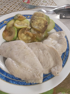 Una foto de Filetes con calabacín a la plancha