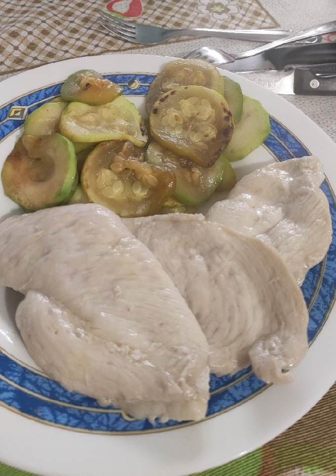 Una foto de Filetes con calabacín a la plancha