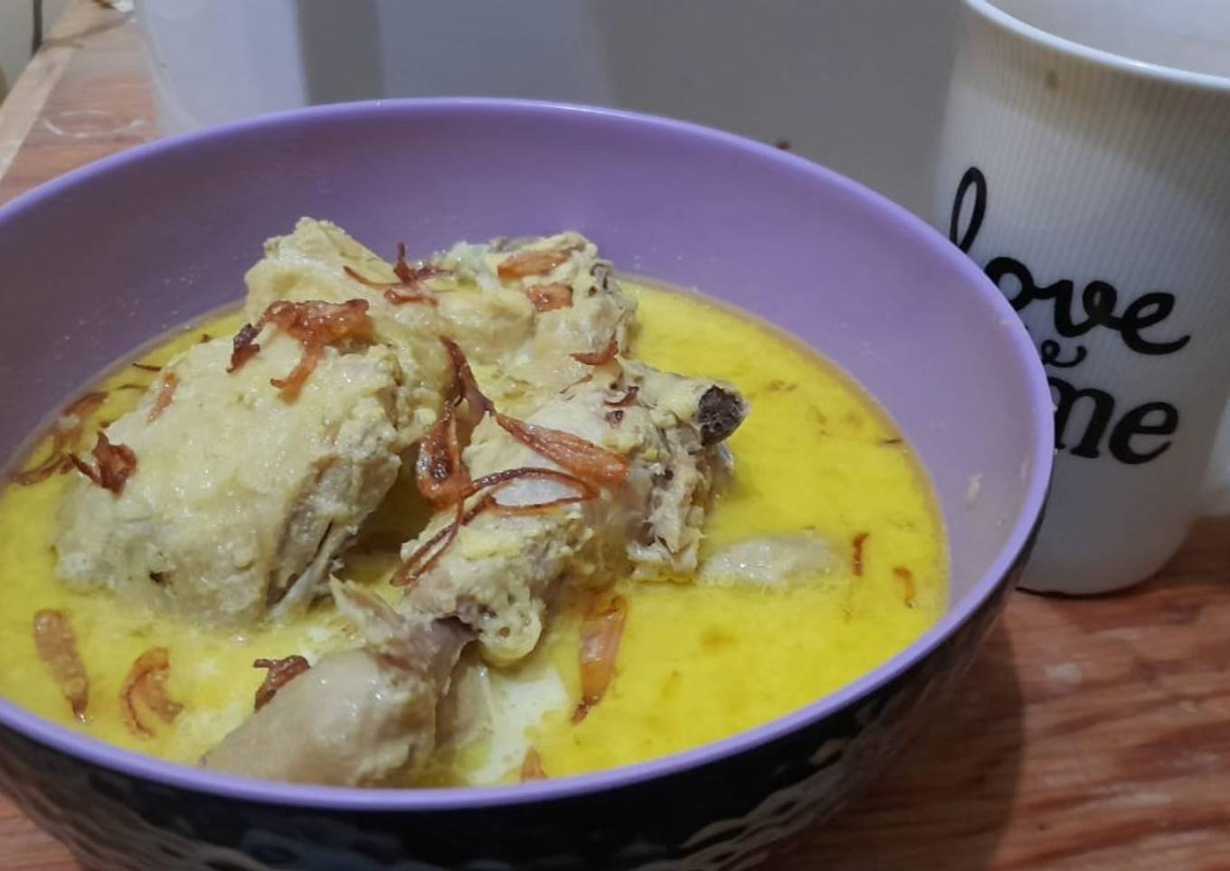Opor ayam bumbu kuning