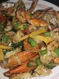 กะเพราปูทะเลไข่