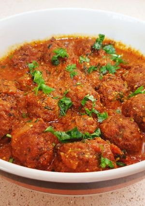 A picture of Mixed veg ball curry.