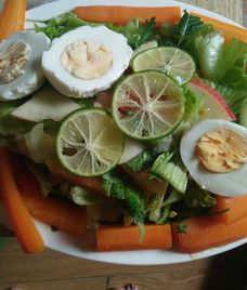 salad trộn xốt mè