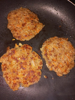 Una foto de Hamburguesas de quinoa y carne (sin huevo)