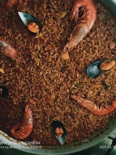 Una foto de Paella