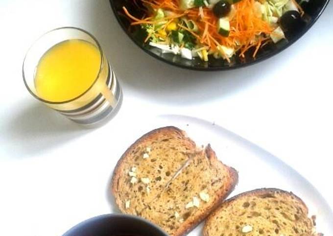 Recipe of Super Quick Homemade Vegan light lunch - Tomato Soup + Salad