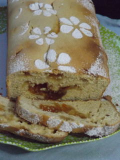 Una foto de Pan relleno de mermelada de naranja y saúco
