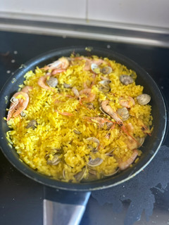Una foto de Arroz rápido de gambas y almejas