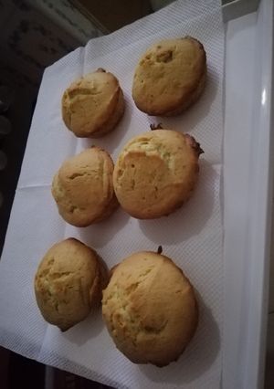 A picture of Tets' lemon cup cakes.