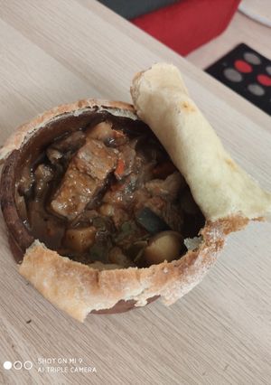 صورة لوصفة طاجن لحم بالعجين التركي 🍲