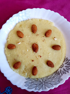 લીલા નાળિયેર સુજી નો શીરો (Lila Nariyal Sooji Sheera Recipe In Gujarati) રેસીપી મુખ્ય ફોટો