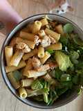 Ensalada de Pasta con Pollo y Aguacate