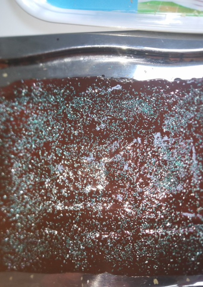 Una foto de Torta de vainilla con dulce de leche bañada en chocolate