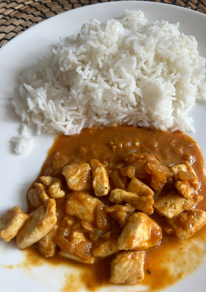 Una foto de Arroz con pollo al curry (fit)
