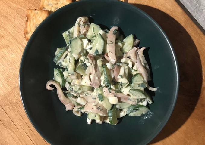 Салат с кальмарами