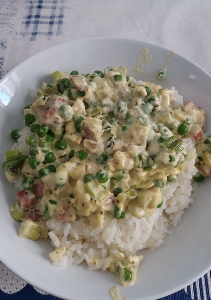 Una foto de Arroz con nata y salteado de verduras