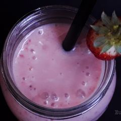 A picture of Strawberry Yogurt Smoothie.
