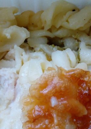 Spárgás rakott tészta csirkével recept fotója