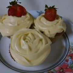 Vanilla strawberry cupcakes A picture of Vanilla strawberry cupcakes.