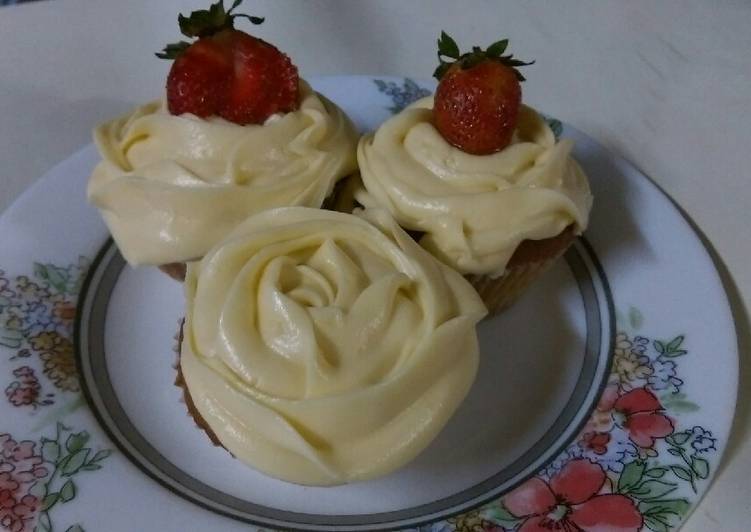 Vanilla strawberry cupcakes
