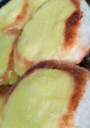 Una foto de Facturas con crema pastelera