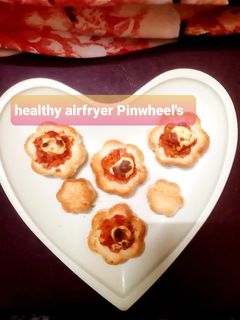 हेल्दी एयर फ्राई पिन्वील्स(healthy airfryer pinwheels recipe in hindi) रेसिपी मुख्य फोटो