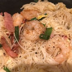A picture of Prawns Egg Rice Noodles.
