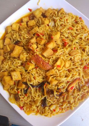 A picture of Jellof indomie with chunks awara.