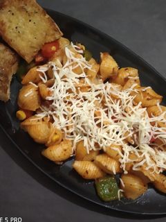 પાસ્તા(pasta recipe in Gujarati) રેસીપી મુખ્ય ફોટો