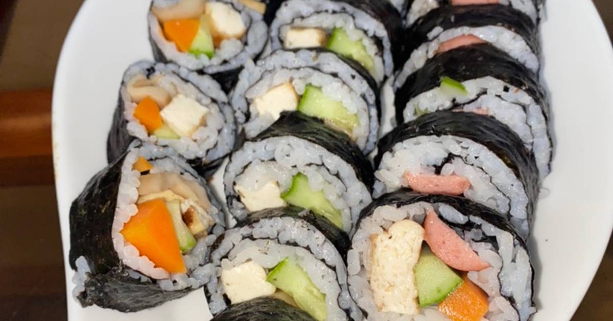 Cách cuộn kimbap chay cho đẹp và không gãy vụn?
