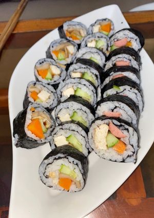 Hình của món Kimbap chay.