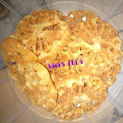 A picture of Ikima or tsatsafa (crunchy pancake).