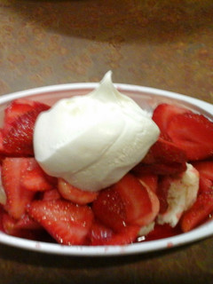 A picture of Southern Strawberry and Biscuits.