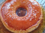 Una foto de flan de coco