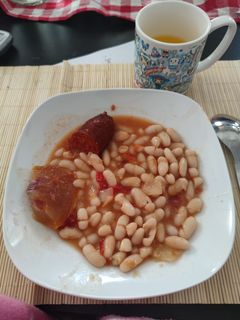 Una foto de Judías blancas con chorizo