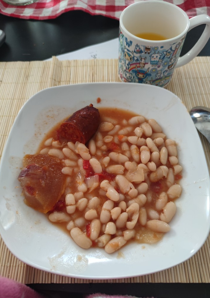 Una foto de Judías blancas con chorizo
