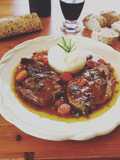 Filete de cordero con salsa al romero con puré de patata