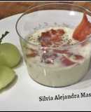 Vasitos de crema fría de melón con jamón serrano