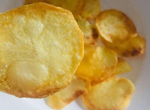 Hình của món Hạnh phúc nhỏ cuối tuần: khoai tây chiên giòn.