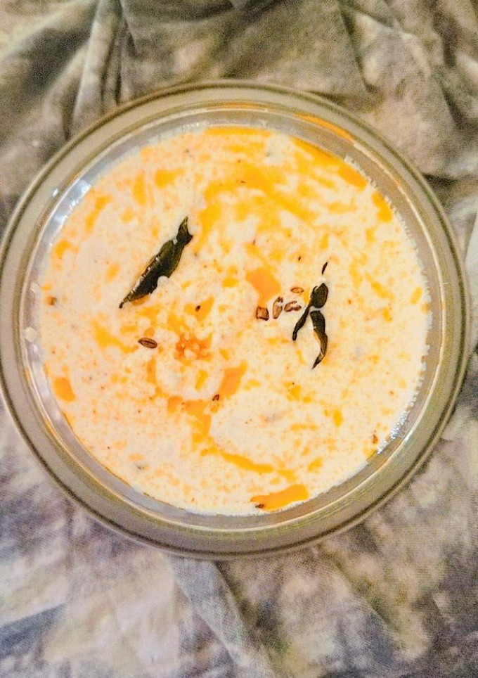 દહીં તીખારી (Dahi Tikhari Recipe In Gujarati) રેસીપી મુખ્ય ફોટો