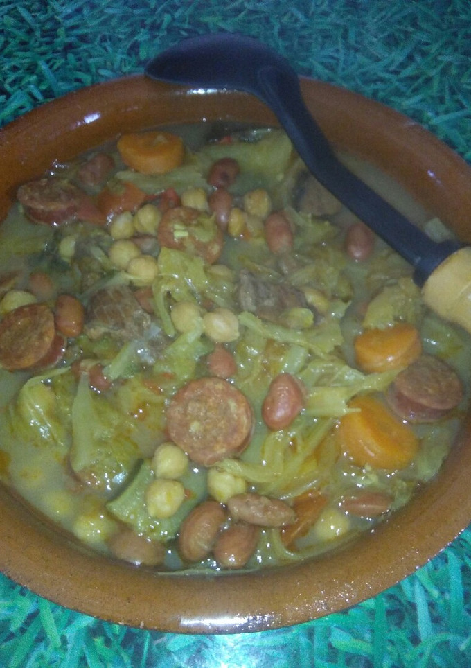 Una foto de Legumbres con verduras y jabalí