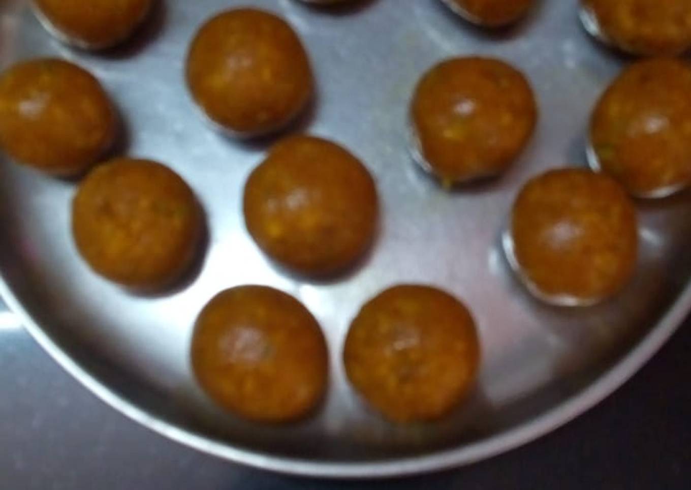 Mango pulp ke dryfruit ladoo