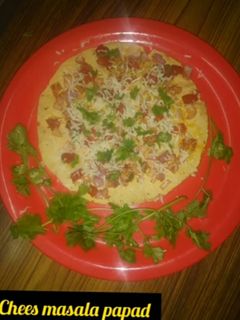 ચીઝ મસાલા પાપડ (Cheese Masala Papad Recipe In Gujarati) રેસીપી મુખ્ય ફોટો