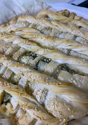 Фото Пирог со шпинатом на слоеном тесте.