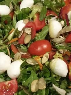Mozzarella salàta tõkmaggal recept fotója