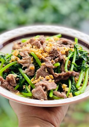 Hình của món Thịt Bò Xào Cải Cúc.