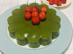 Una foto de Bavaroise de Matcha Relleno con Cerezas!