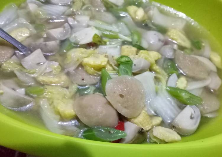 Langkah Mudah untuk Menyiapkan Sup sayur bakso, Lezat Sekali