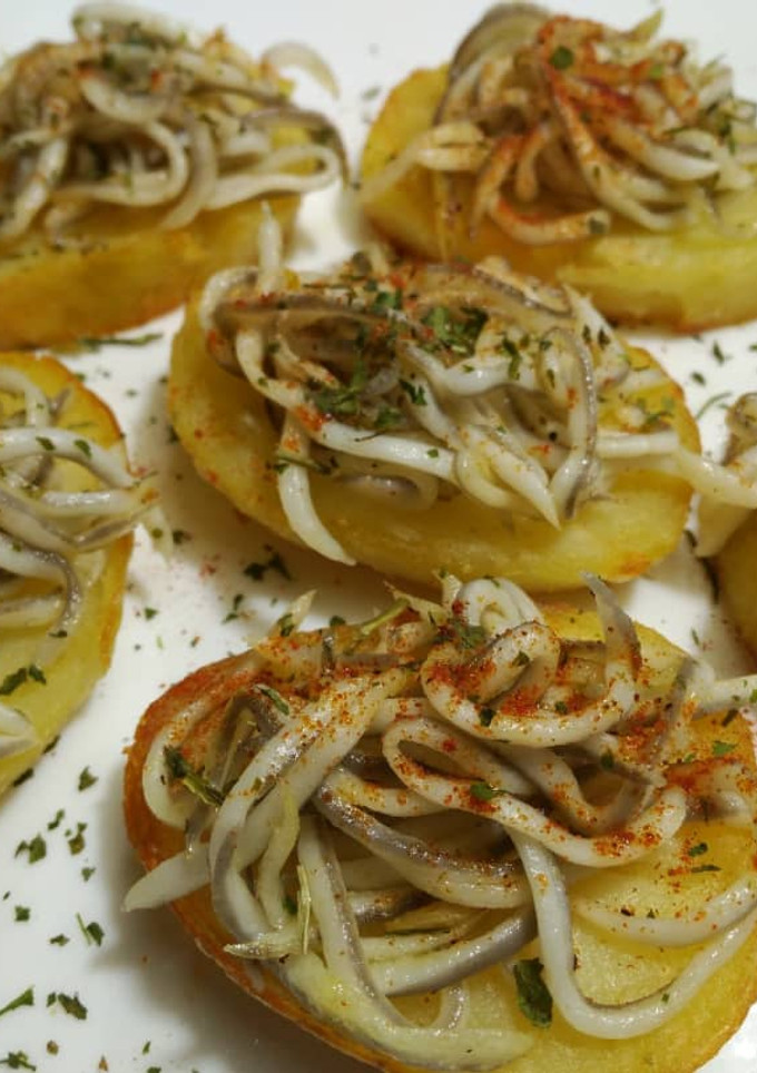 Una foto de Nidos de patata y gulas