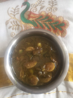 மிளகு பூண்டு குழம்பு(milagu poondu kulambu recipe in tamil) செய்முறை முக்கிய புகைப்படம்