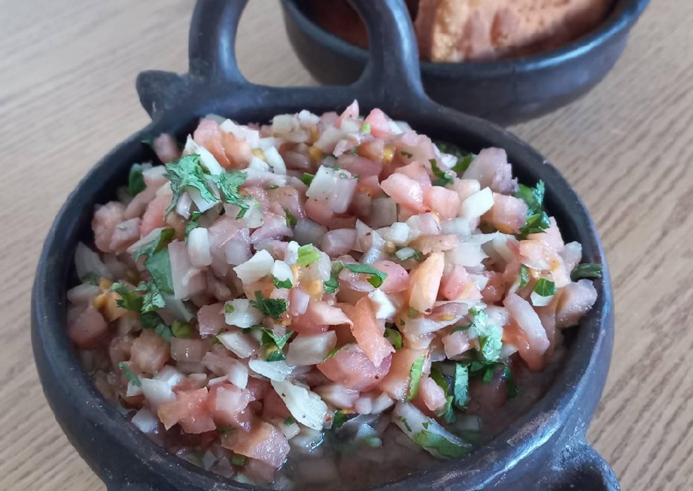 Pebre con cebolla escabeche